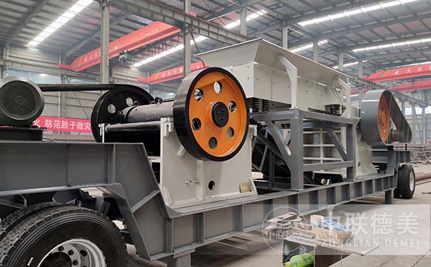移動(dòng)撕碎機(jī)